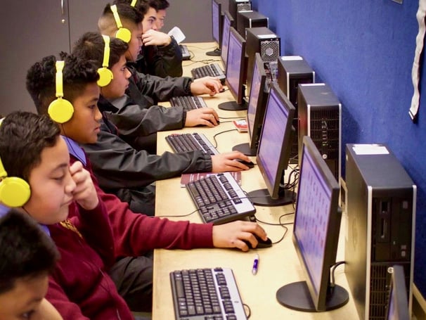 De La Salle College Strengthens Community Bonds with Microsoft Office 365